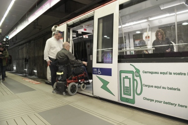 L'Institut Guttmann i TMB compromesos amb la mobilitat accessible